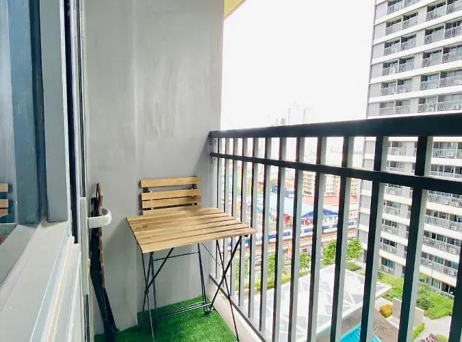 Cozy 1br With Netflix & Balcony Pool View Apartment