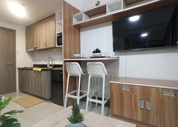 Cozy 1br With Netflix & Balcony Pool View Apartment