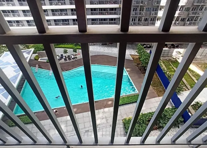 Apartment Cozy 1br With Netflix & Balcony Pool View