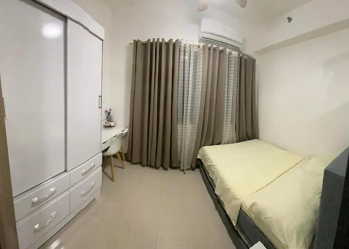 Cozy 1br With Netflix & Balcony Pool View Apartment