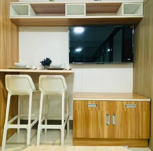 Cozy 1br With Netflix & Balcony Pool View Apartment *